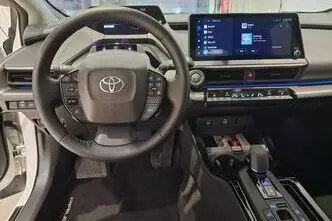 Toyota Prius, 2.0, 111 kW, uzlādējams hibrīds, automātiskā, priekšējā piedziņa