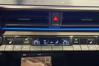 Toyota Prius, 2.0, 111 kW, uzlādējams hibrīds, automātiskā, priekšējā piedziņa