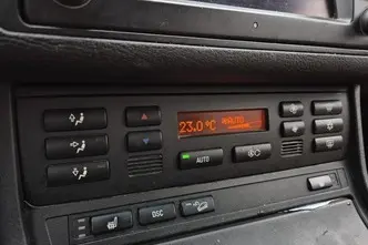 BMW 325, 2.5, 141 kW, benzinas, mechaninė, visų varomųjų ratų pavara