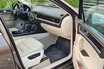 Volkswagen Touareg, 3.0, 176 kW, dyzelinas, automatinė, visų varomųjų ratų pavara