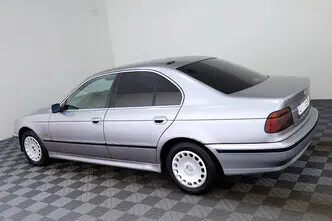 BMW 520, 2.0, 110 kW, petrol, manual, rear-wheel drive