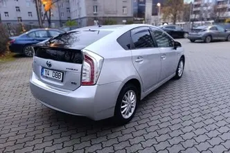Toyota Prius, 1.8, 73 kW, гибрид, автомат, передний привод