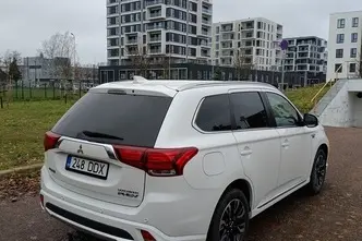 Mitsubishi Outlander, 2.0, 89 kW, plug-in hybrid, automatic, four-wheel drive