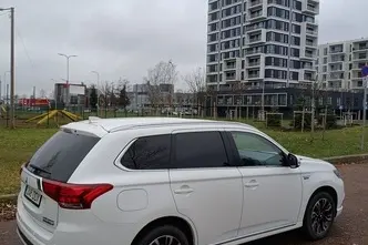 Mitsubishi Outlander, 2.0, 89 kW, plug-in hybrid, automatic, four-wheel drive