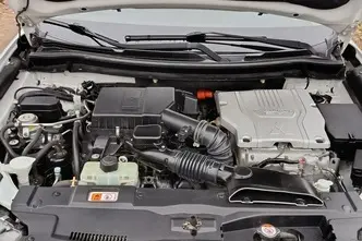 Mitsubishi Outlander, 2.0, 89 kW, plug-in hybrid, automatic, four-wheel drive