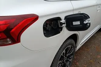 Mitsubishi Outlander, 2.0, 89 kW, plug-in hybrid, automatic, four-wheel drive