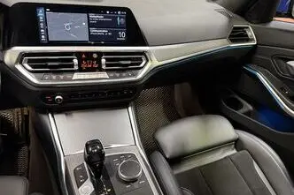 BMW 330, 2.0, 135 kW, подключаемый гибрид, автомат, полный привод