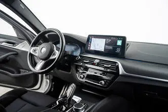 BMW 530, 2.0, 215 kW, автомат, полный привод