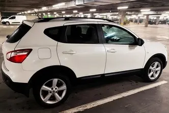 Nissan Qashqai, 1.6, 86 kW, petrol, manual, front-wheel drive