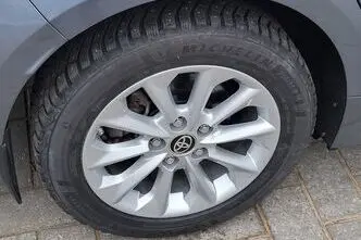 Toyota Corolla, 1.8, 72 kW, hybrid, automatic, front-wheel drive