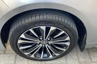 Toyota Corolla, 1.8, 72 kW, гибрид, автомат, передний привод