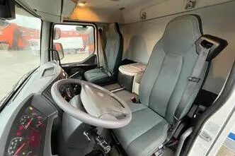 Volvo FL 210 4x2, 158 kW, diisel, automaat