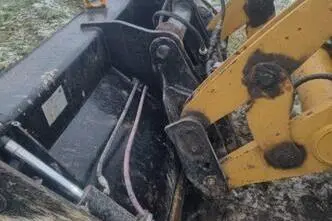 Caterpillar 444, 82 kW