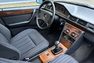 Mercedes-Benz 230, 2.3, 97 kW, bensiin, manuaal, tagavedu