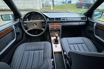 Mercedes-Benz 230, 2.3, 97 kW, bensiin, manuaal, tagavedu