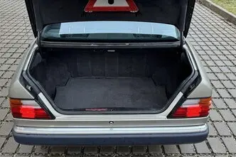 Mercedes-Benz 230, 2.3, 97 kW, bensiin, manuaal, tagavedu