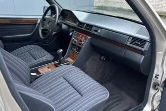 Mercedes-Benz 230, 2.3, 97 kW, bensiin, manuaal, tagavedu