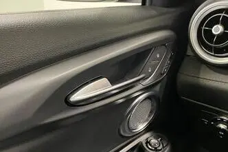 Alfa Romeo Tonale, 1.5, 117.4 kW, гибрид, механическая, передний привод