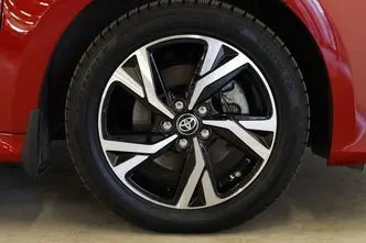 Toyota Yaris, 1.5, 68 kW, hybrid, automatic, front-wheel drive