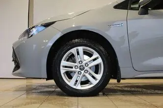 Toyota Corolla, 1.8, 72 kW, hybrid, automatic, front-wheel drive