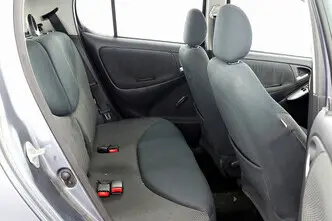 Toyota Yaris, 1.3, 64 kW, бензин, механическая, передний привод