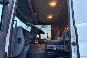 Scania P410, 302 kW, diisel, automaat