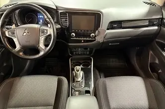 Mitsubishi Outlander, 2.4, 99 kW, plug-in hybrid, automatic, four-wheel drive
