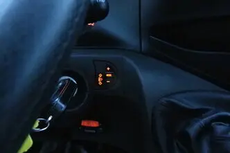 Iveco Daily, 93 kW, dyzelinas, mechaninė, galiniai varomieji ratai