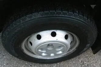 Iveco Daily, 93 kW, dyzelinas, mechaninė, galiniai varomieji ratai