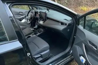 Toyota Corolla, 1.2, 85 kW, бензин, механическая, передний привод