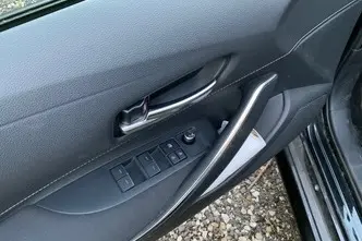 Toyota Corolla, 1.2, 85 kW, бензин, механическая, передний привод