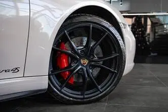 Porsche 911, 3.0, 309 kW, bensiin, automaat, nelikvedu