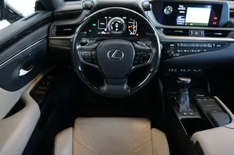 Lexus ES 300, 2.5, 131 kW, hybrid, automatic, front-wheel drive