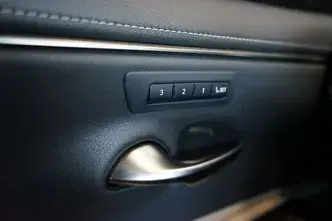 Lexus ES 300, 2.5, 131 kW, hybrid, automatic, front-wheel drive