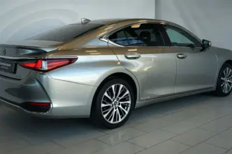 Lexus ES 300, 2.5, 131 kW, hybrid, automatic, front-wheel drive