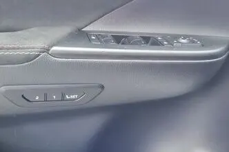 Toyota C-HR, 2.0, 111 kW, pistikhübriid, automaat, esivedu