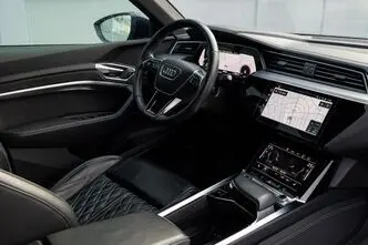 Audi e-tron, 300 kW, elekter, automaat