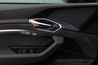 Audi e-tron, 300 kW, elekter, automaat