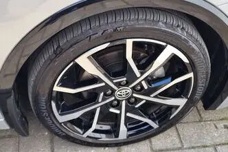 Toyota Prius, 2.0, 111 kW, pistikhübriid, automaat, esivedu