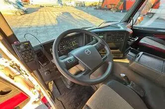 Volvo FM 330 4x2, 250 kW, diesel, automatic