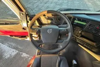 Volvo FM 330 4x2, 250 kW, diesel, automatic
