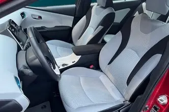 Toyota Prius, 1.8, 90 kW, plug-in hybrid, automatic, front-wheel drive