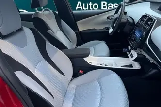 Toyota Prius, 1.8, 90 kW, plug-in hybrid, automatic, front-wheel drive