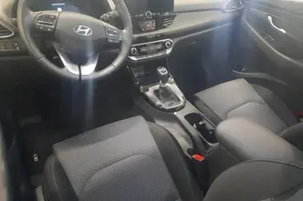 Hyundai i30, 1.5, 71 kW, бензин, механическая, передний привод