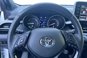 Toyota C-HR, 1.8, 72 kW, hybrid, automatic, front-wheel drive