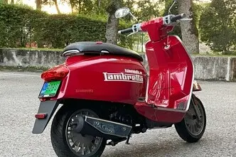 2.6 kW, benzīns, automātiskā, aizmugurējā piedziņa