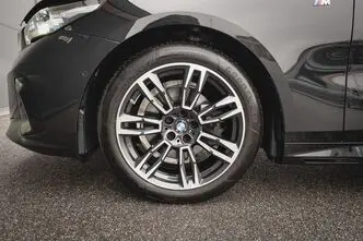 BMW 520, 2.0, 145 kW, гибрид, автомат, полный привод