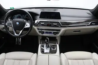 BMW 750, 4.4, 330 kW, petrol, automatic, four-wheel drive