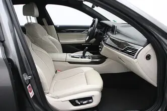 BMW 750, 4.4, 330 kW, petrol, automatic, four-wheel drive