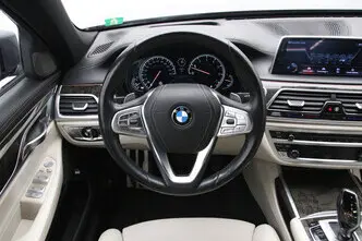 BMW 750, 4.4, 330 kW, petrol, automatic, four-wheel drive